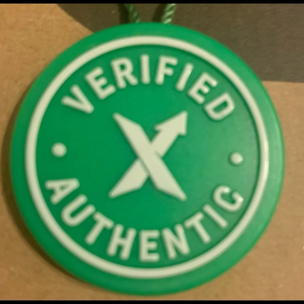 Yeezy Boost 350 Size 9 Men Brand New with Authenticator Tag. - Picture 4 of 4